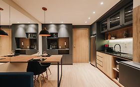 Studio Estiloso - Garagem Grátis - ao lado do Shopping Pelotas